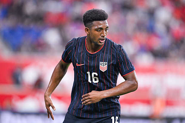 Max Arfsten playing alongside Christian Pulisic
