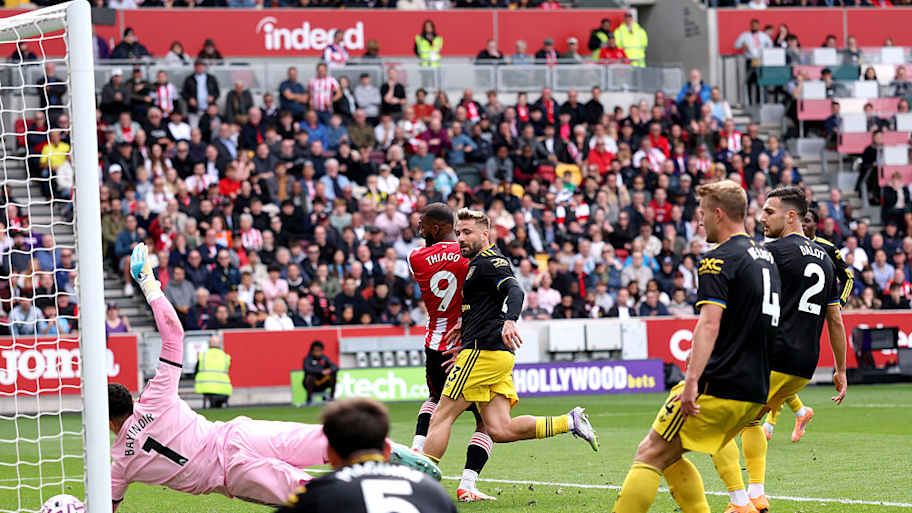 Man Utd new signing sent off after horrendous error as Ruben Amorim headache grows