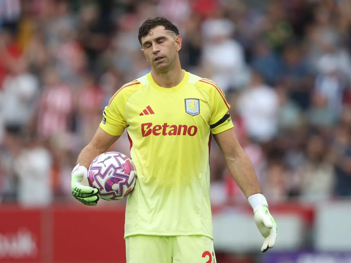 Emiliano Martinez 'disappointed' after Man United deal collapsed
