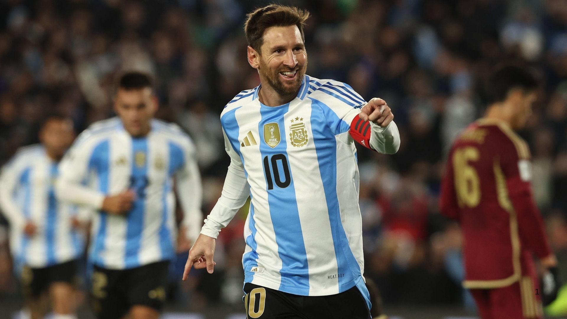 🚨📸 - Messi was saying goodbye to the fans. 🥹