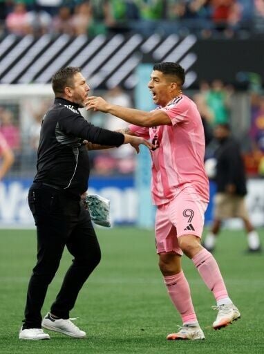 Inter Miami forward Luis Suárez sparks brawl after Leagues Cup loss, seemingly spits on Sounders staff member - Yahoo Sports