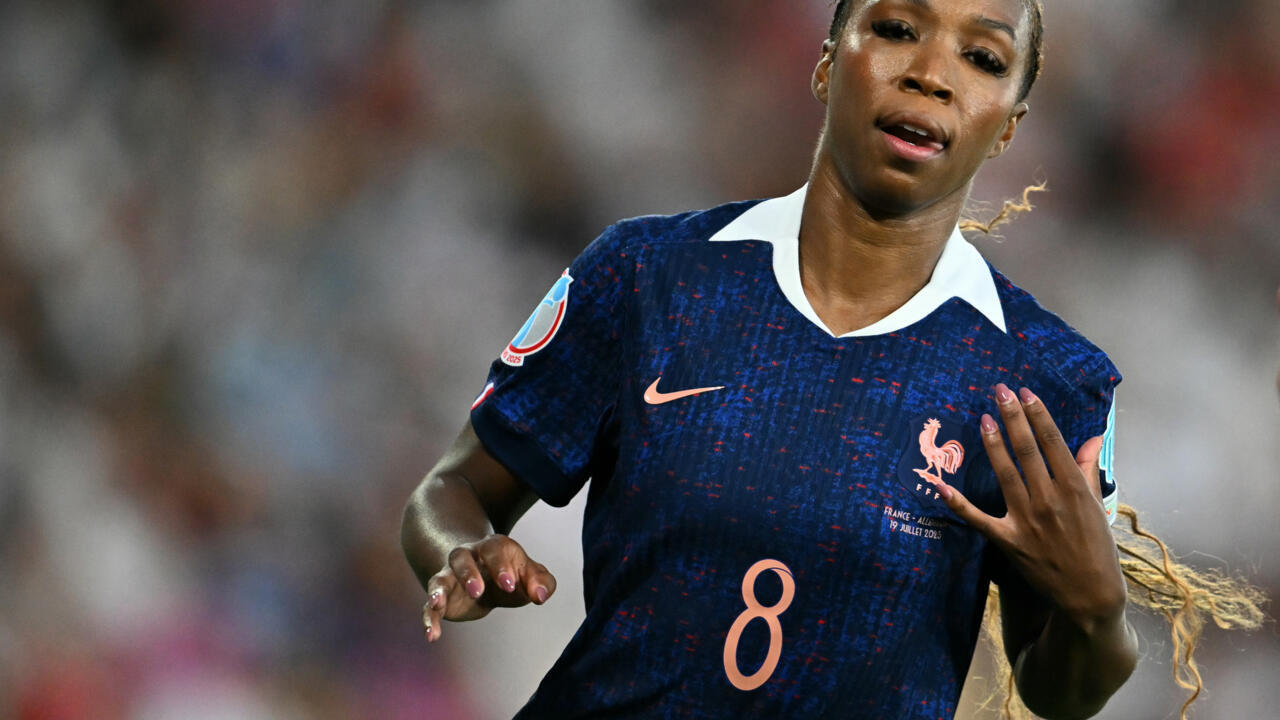 LONDON CITY AGREE WORLD RECORD DEAL FOR PSG'S GEYORO LONDON City Lionesses agreed a £1.4m world record deal to sign Paris St-Germain midfielder Grace Geyoro on deadline day in the Women's Super