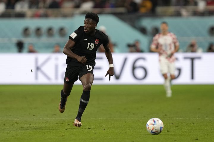 Alphonso Davies in action for Bayern Munich