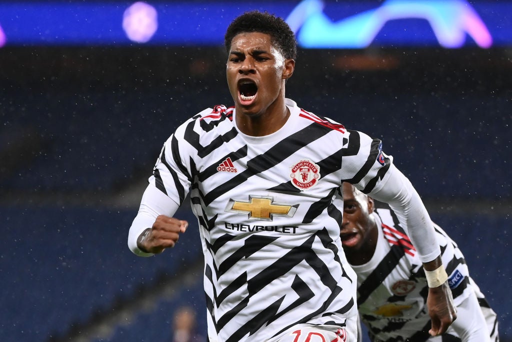 Marcus Rashford receives an award