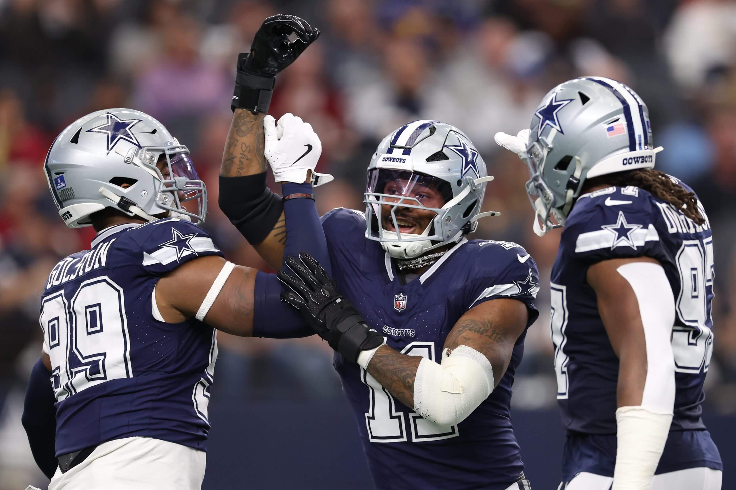 Jerry Jones Throws Serious Shade At Micah Parsons Before Return To Dallas - Yahoo Sports