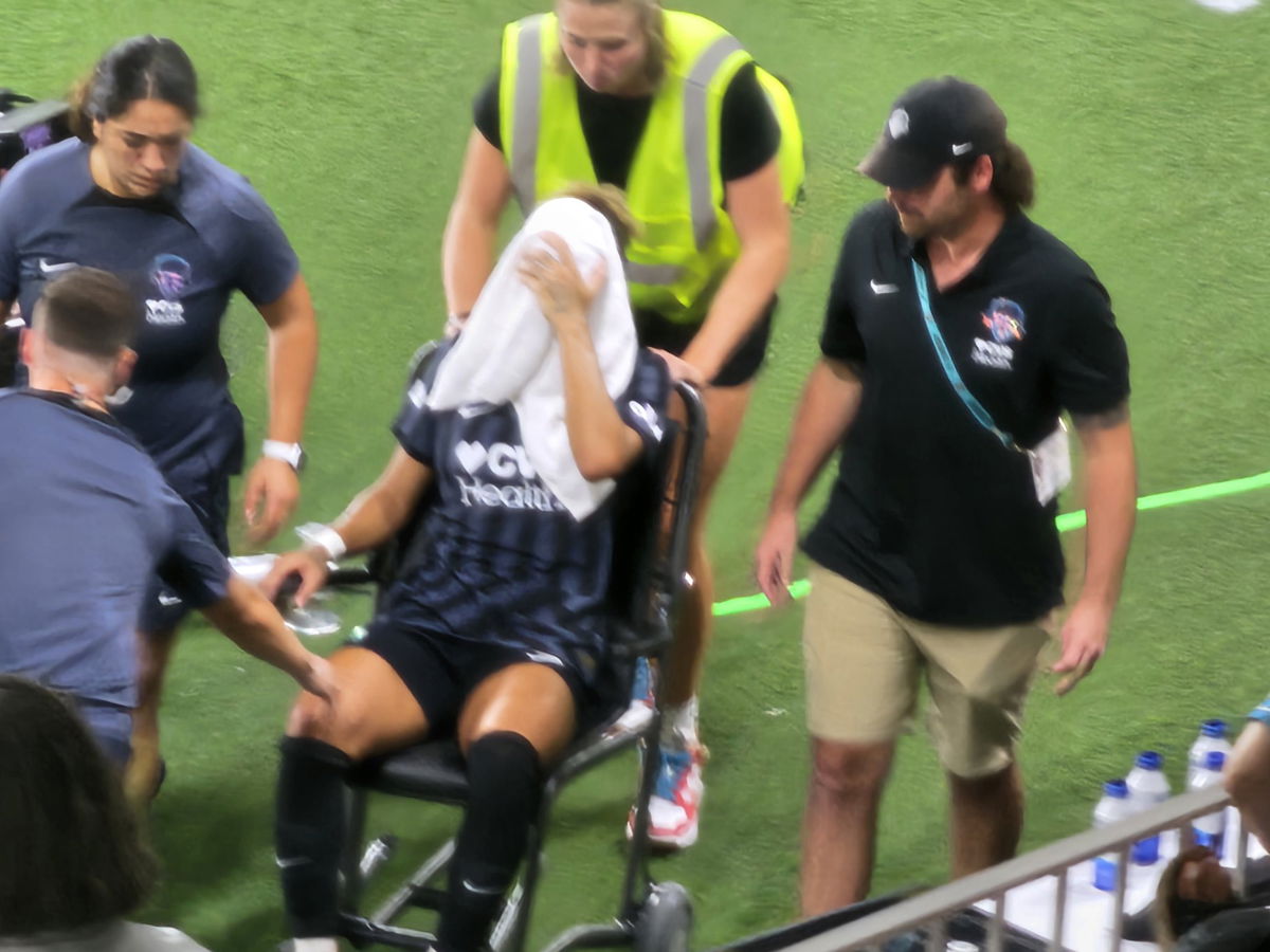 Trinity Rodman suffers back spasm, exits NWSL match in wheelchair