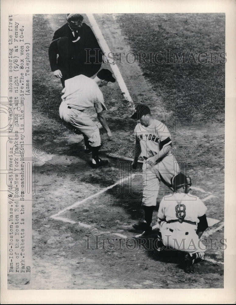 1946 Press Photo Boston Red Sox Versus New York Yankees McKniley Umpir - Historic Images