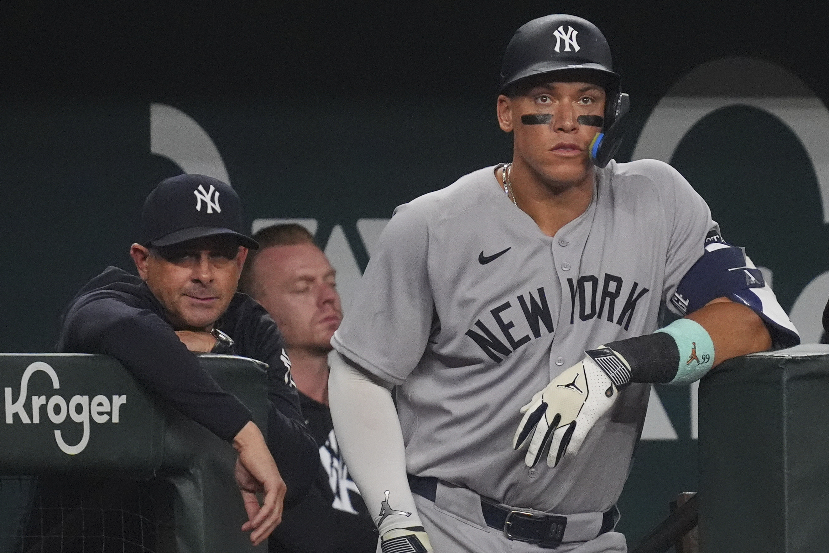 Aaron Judge pushes back on Aaron Boone's throwing comments as Yankees manager backtracks - Yahoo Sports