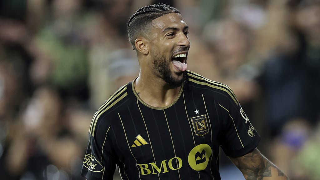 Denis Bouanga in action for LAFC
