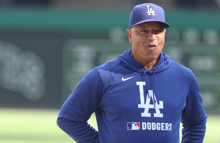 Dodgers manager Dave Roberts no stranger to pulling pitchers during no-hitters